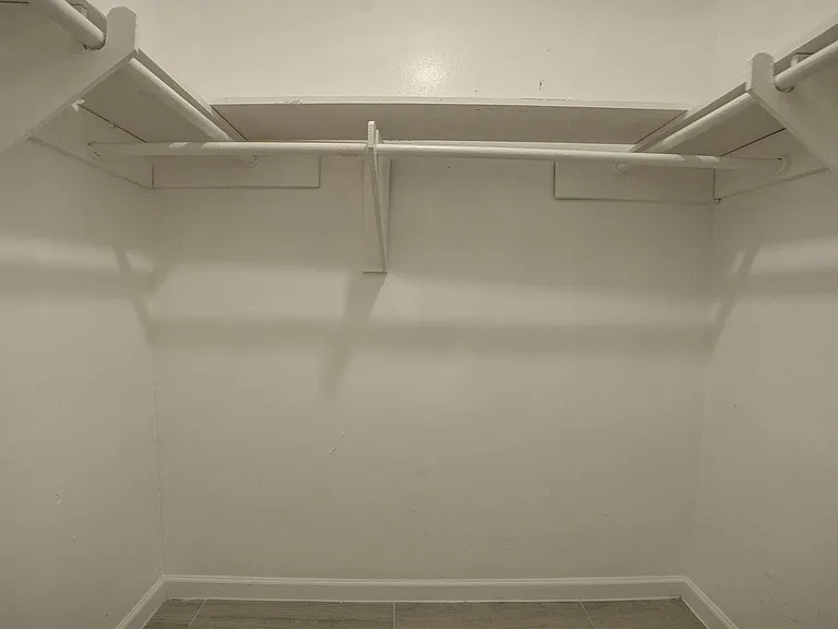 Ashford Santa Fe Walk-in Closet