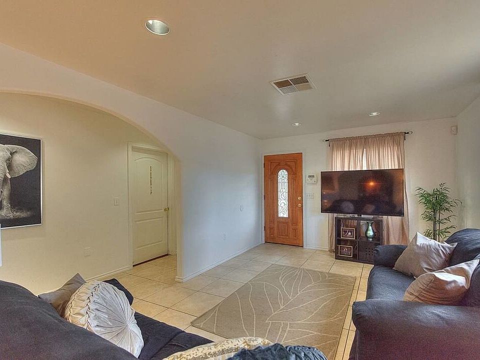 2nd image of 2059 W 75th St
