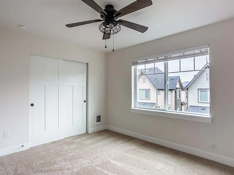 1371 Brooklyn Walk NE — Photo 15