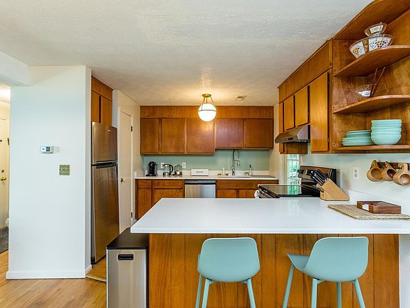 2nd image of 1231 Woodcrest Cir