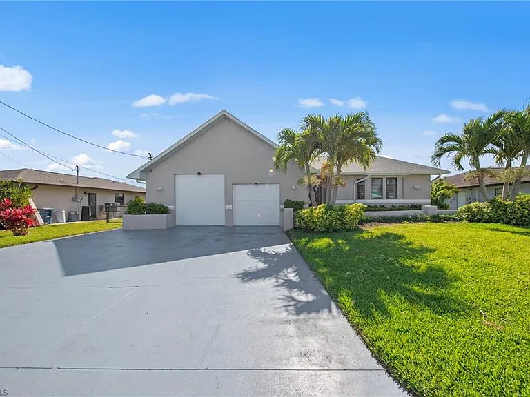 7195 Reymoor Dr — Photo 1