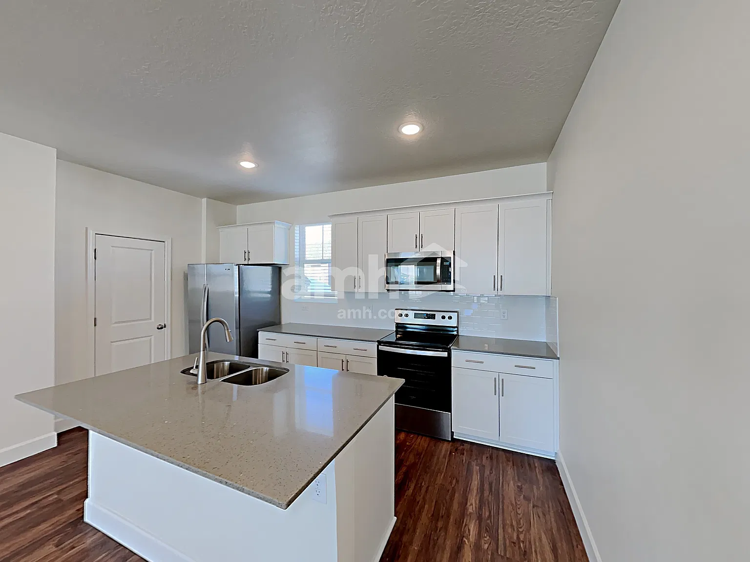 4 bed, 3.5 bath, 1762 sqft, $2,225 — Photo 3