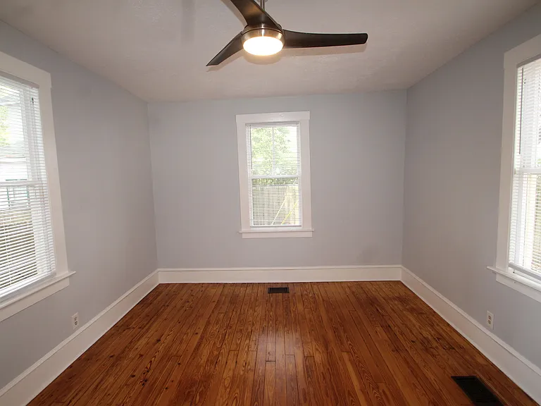 214 E 40th St #A — Photo 12