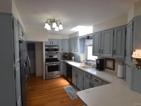 36 Trenton Ave, East Atlantic Beach, NY 11561