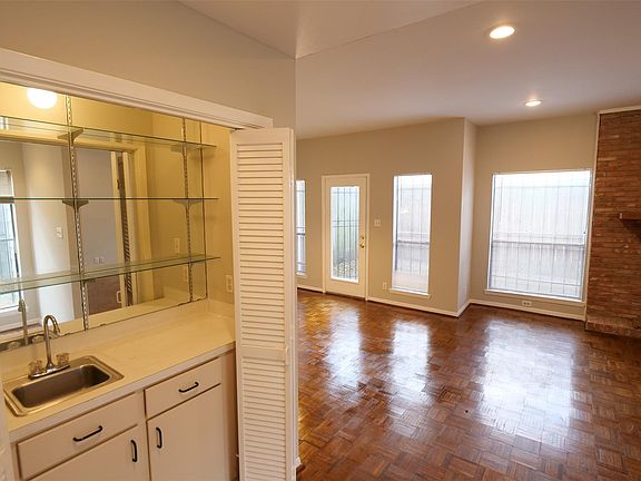 5th image of 9526 Val Verde St