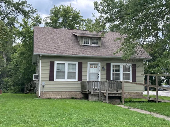 710 Vandalia Rd, Louisville, IL 62858