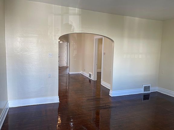 2nd image of 1721 Willow Ave #2