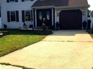 17 Belmont Ct, Sicklerville, NJ 08081