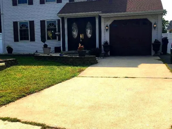 17 Belmont Ct, Sicklerville, NJ 08081