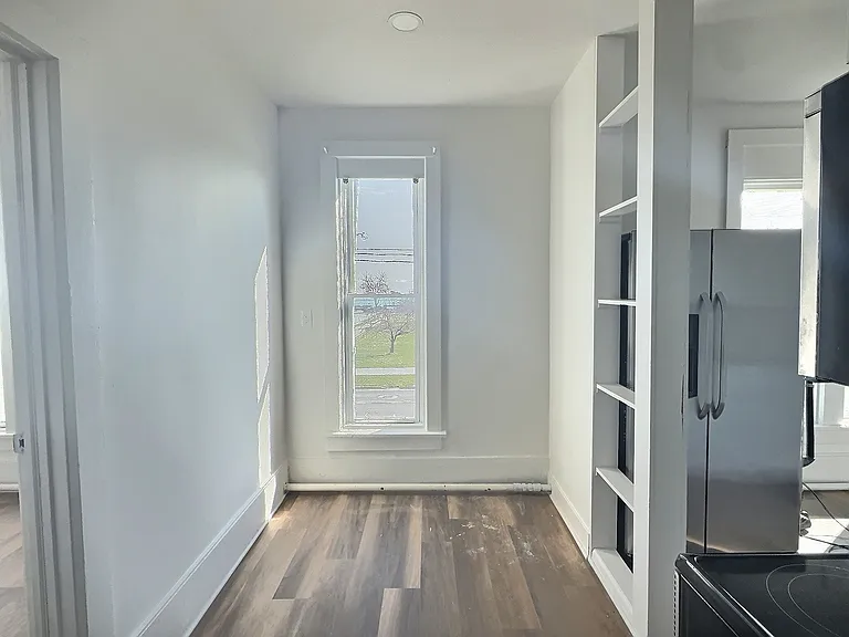 630 E Market St #4 — Photo 4