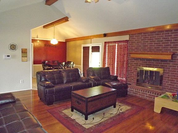 3rd image of 513 N Gardner Ave