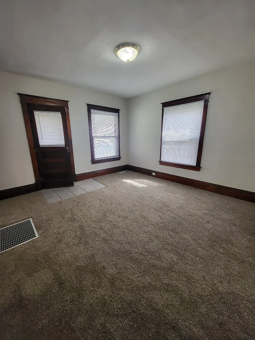 3 bed, 980 sqft, $1,350 — Photo 4