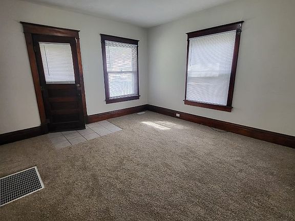 4th image of 1614 Gillette St
