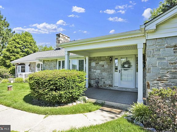 4th image of 3300 Hawks Hill Rd