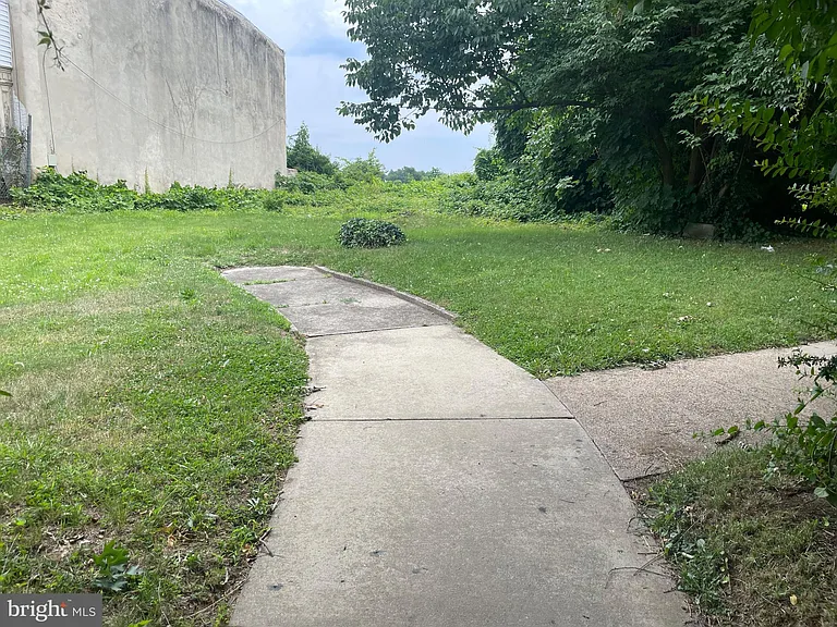 412 E Walnut Ln #3 — Photo 4