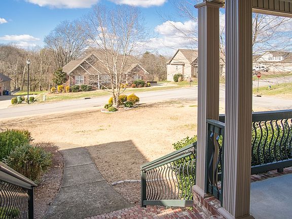 3rd image of 943 Crosby Ct