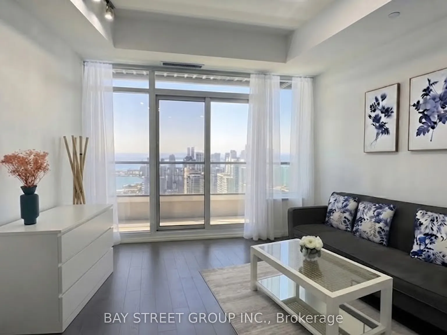 2 bed, $2,580 — Photo 1