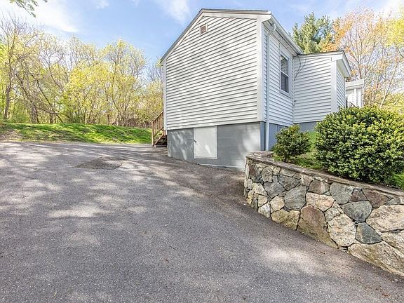 3rd image of 123 Lincoln Ave #123R