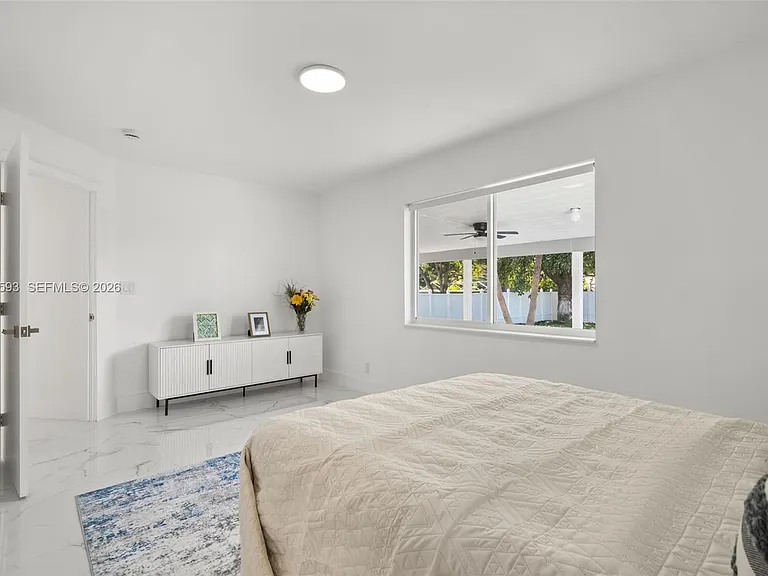 253 SW 4th St — Photo 7