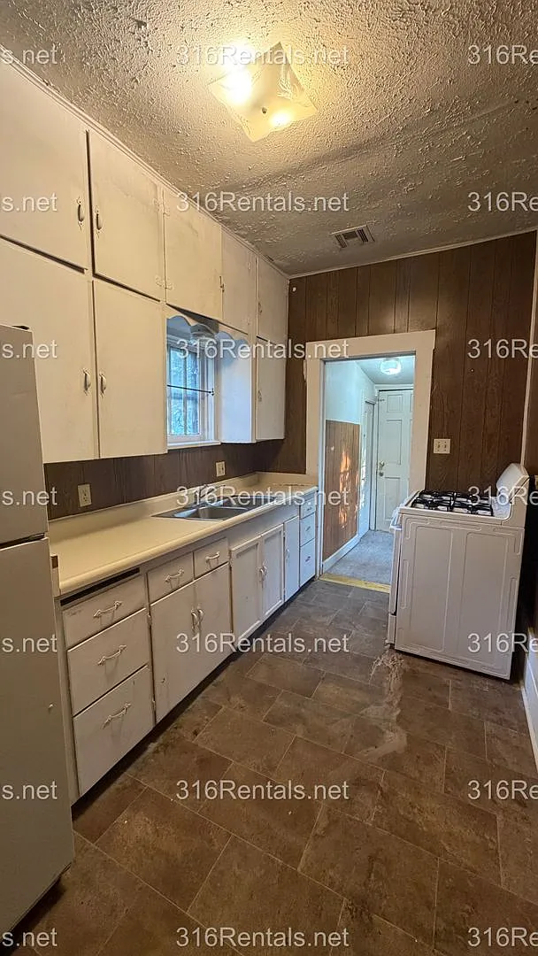 $775 - 620 S Washington 2 Bed / 1 Bath — Photo 4