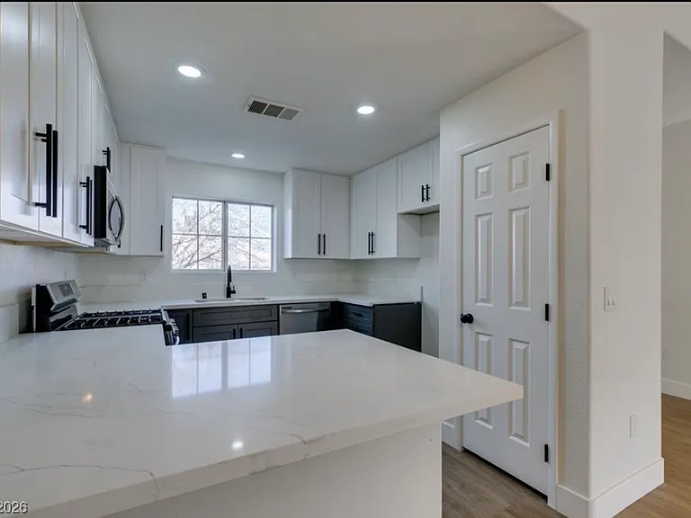 10525 Autumn Pine Ave #203 — Photo 6