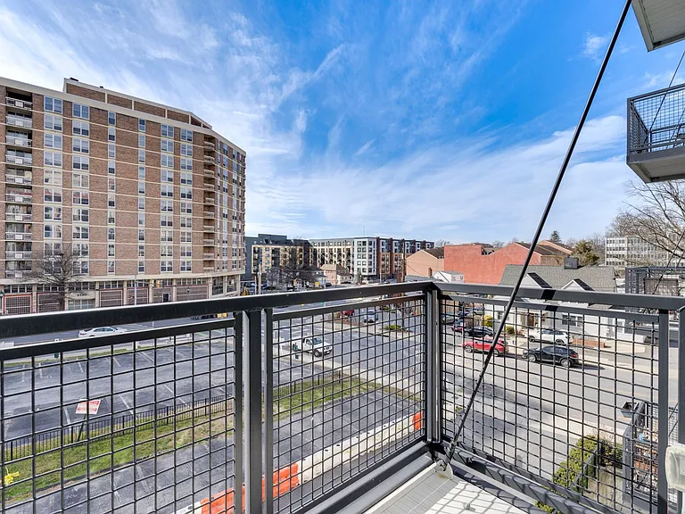 1320 Fenwick Ln #304 — Photo 32