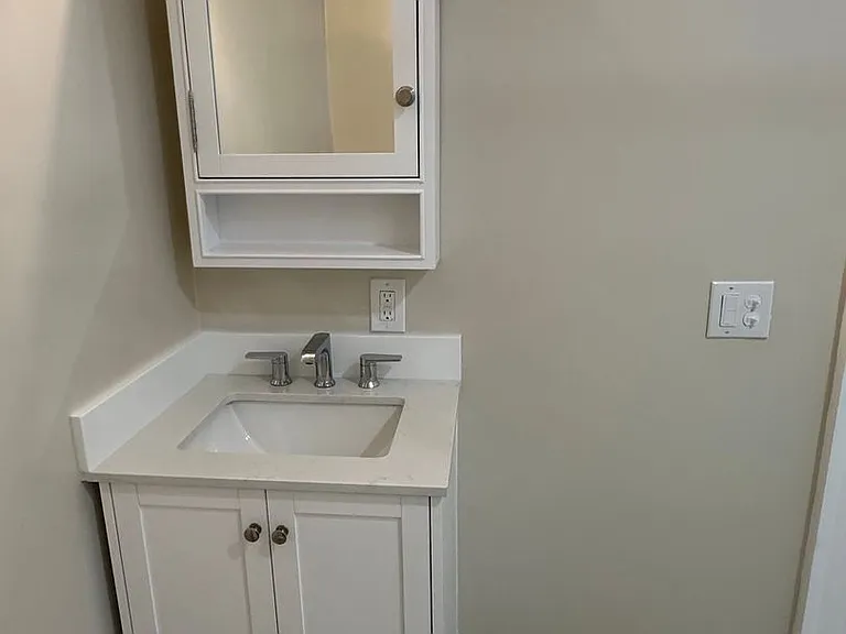 De Luxe Apartments LLC — Photo 13