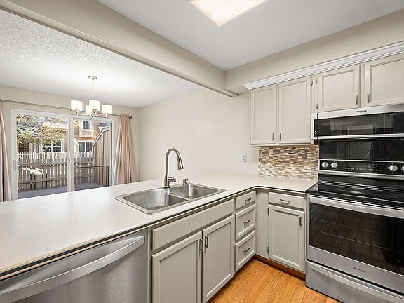 5th image of 9957 Grove Way Unit C
