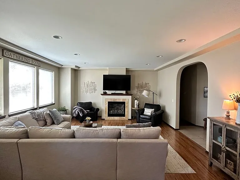 2606 N Columbia St — Photo 9