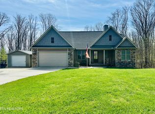 80 Upper Eagles Nest Rd, Crab Orchard, TN 37723