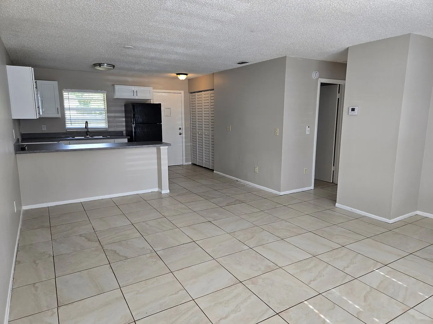 Cozy 2 bedroom/1 bath Duplex — Photo 4