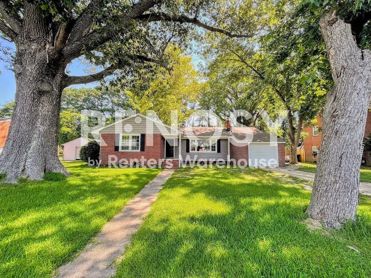 Gorgeous Home With Huge Backyard! — Photo 2