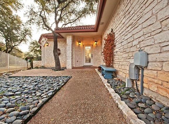 4th image of 10 Grapewood Ct