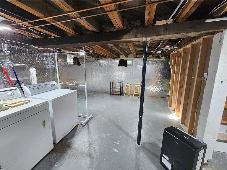 1221 13th Ave E — Photo 18