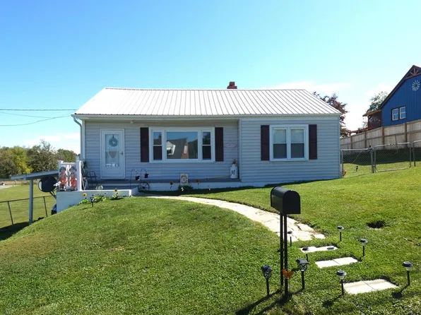 855 Goolsby St, Marion, VA 24354