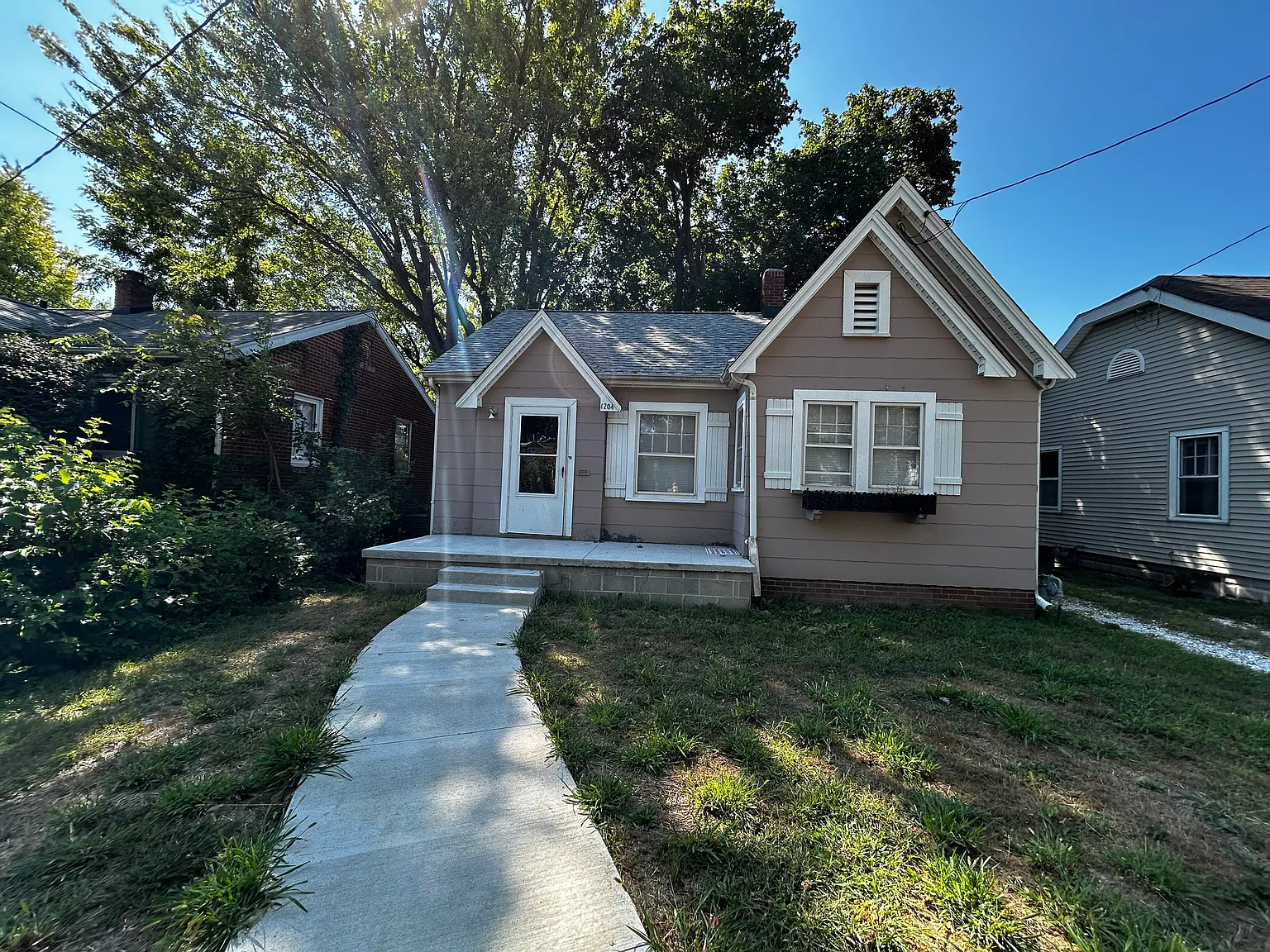 1204 W Margaret Ave photo 1