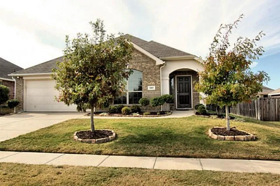 3 bed, 2104 sqft, $2,195 — Photo 1