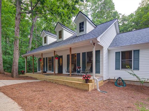 3rd image of 133 Laurel Ln
