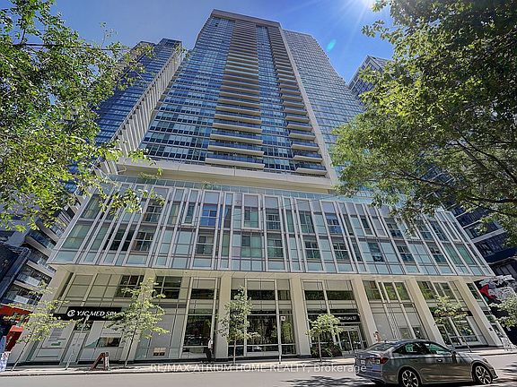 2nd image of 77 Mutual St #806