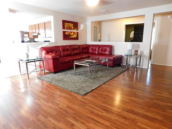 3rd image of 807 Briarwood Dr