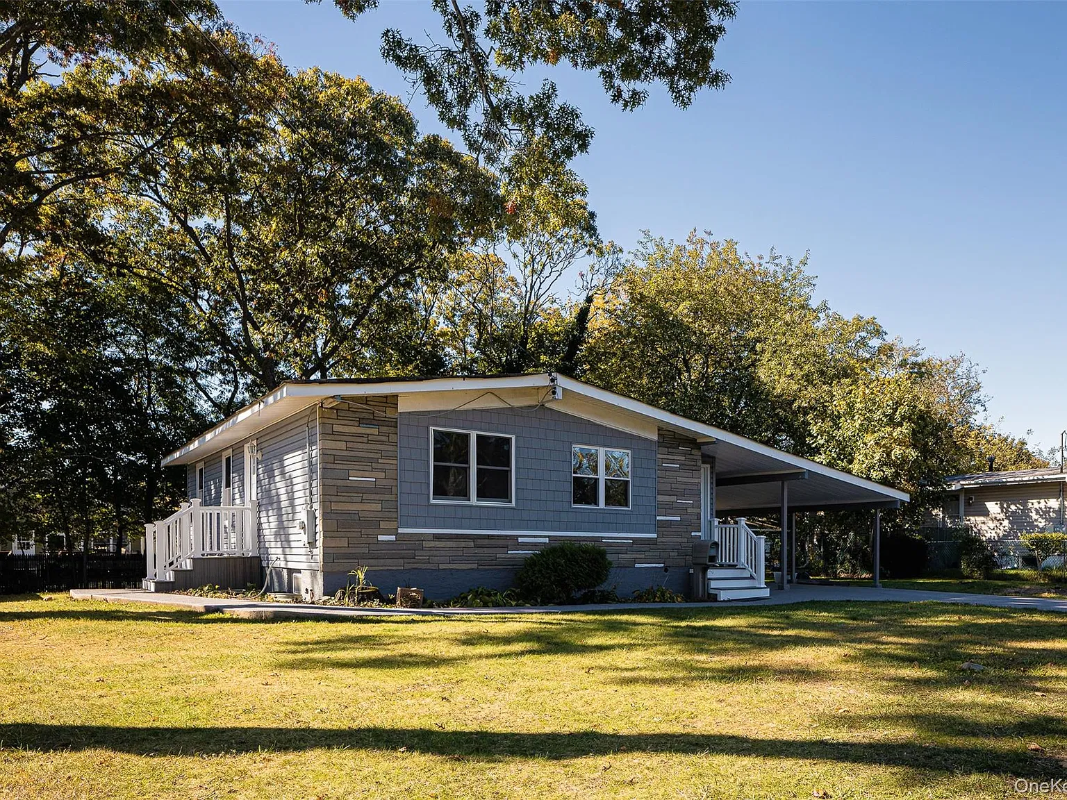 3 bed, 1.0 bath, 1000 sqft, $4,400 — Photo 2