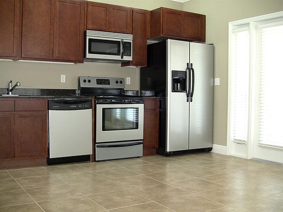 4th image of 408 NW 14th St #2030892