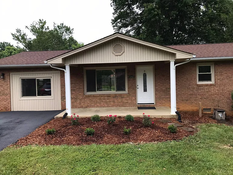 1203 Hales Ct — Photo 25