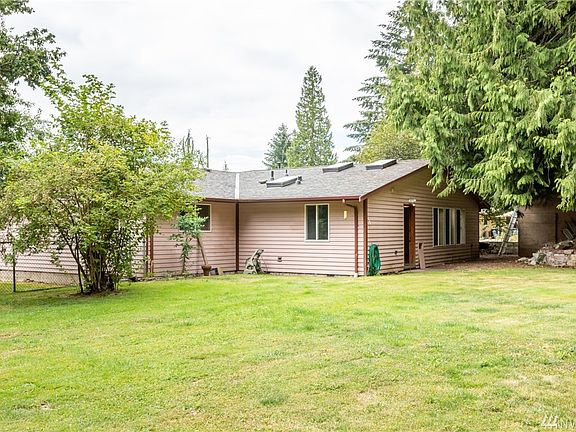 5th image of 10417 46th Pl SE