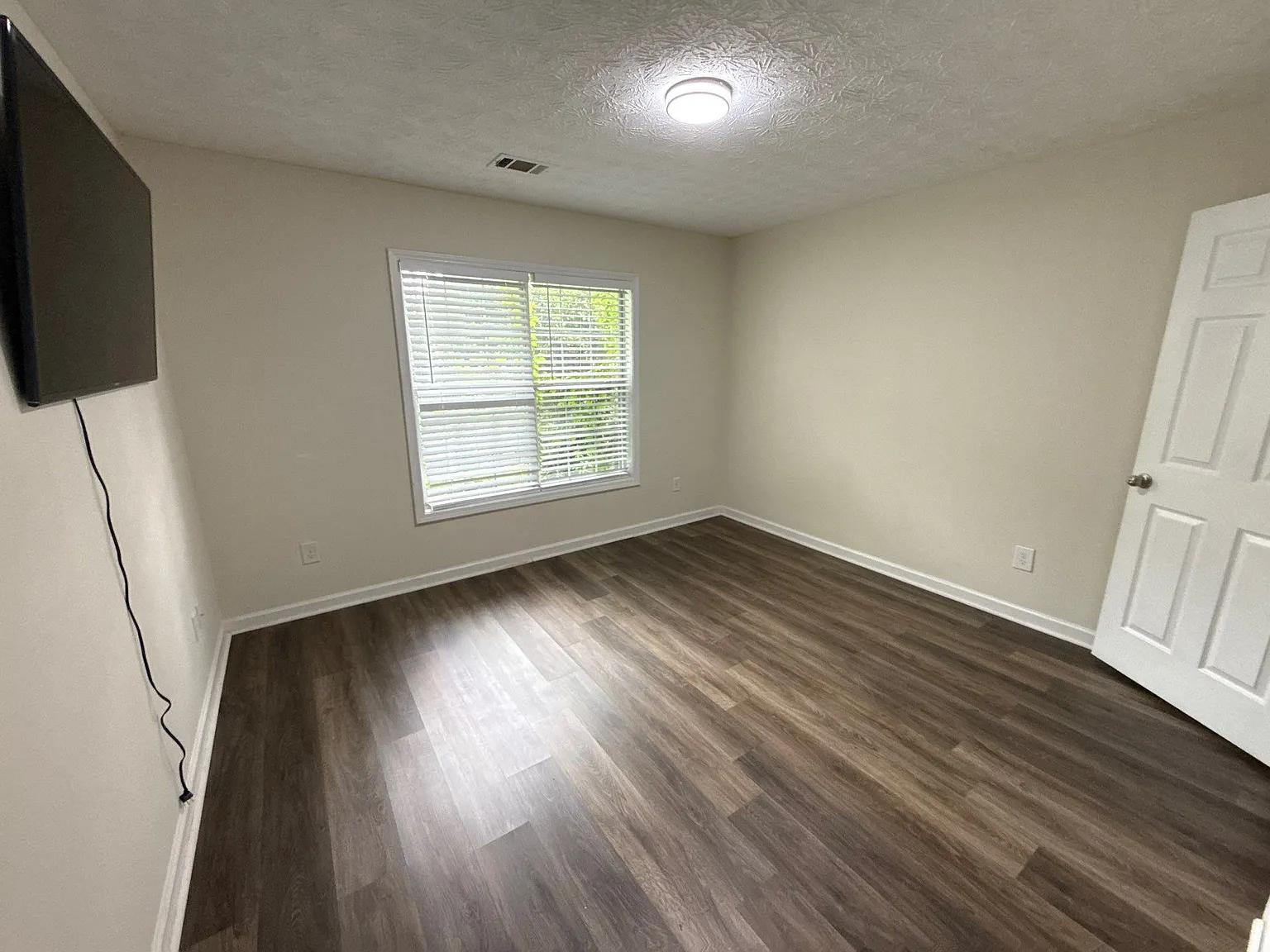 3 bed, 1550 sqft, $2,100 — Photo 3