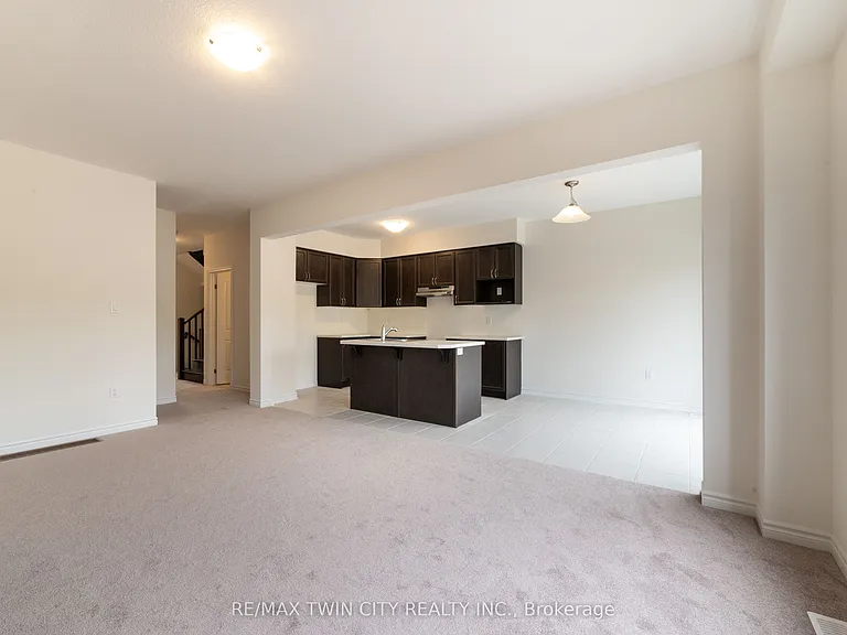33 Dennis Ave — Photo 7