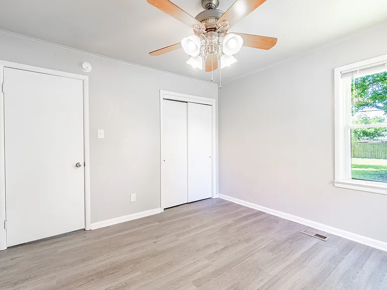 3806 Armour Ave — Photo 11