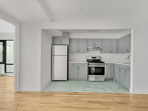3rd image of 142 Richards St APT 3B