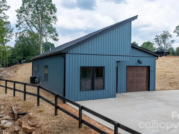 909 Overlook Dr SW, Lenoir, NC 28645