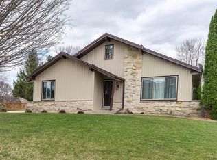 S76W20201 Ridge Rd, Muskego, WI 53150